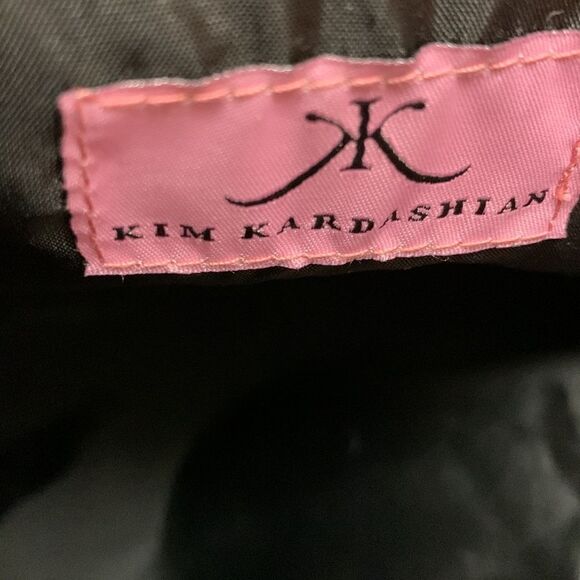 Kim Kardashian pink tote in faux snake print - Picture 8 of 16